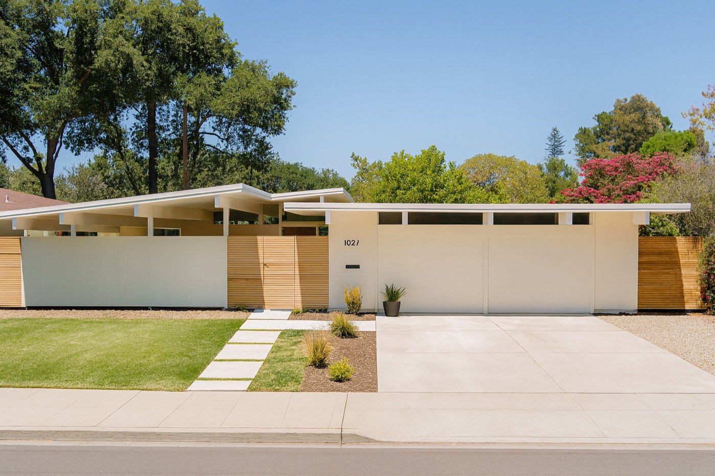 Fairmede — courtyard-plan mid-century home